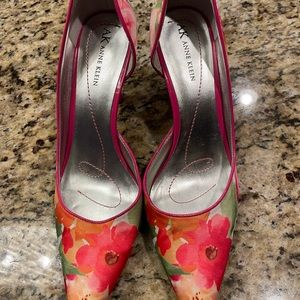 Anne Klein size 8 high heels